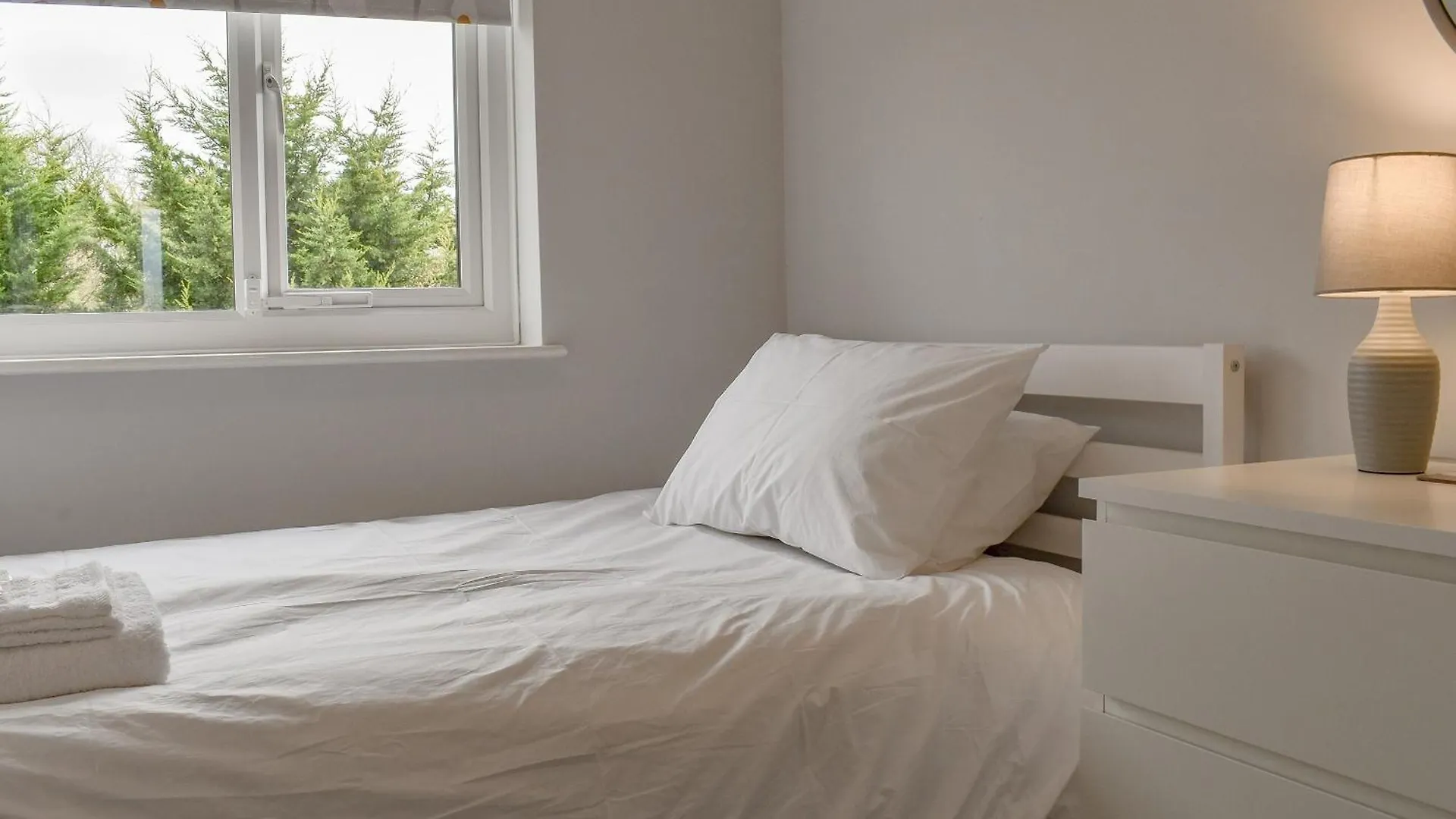 Flos Place Pickering