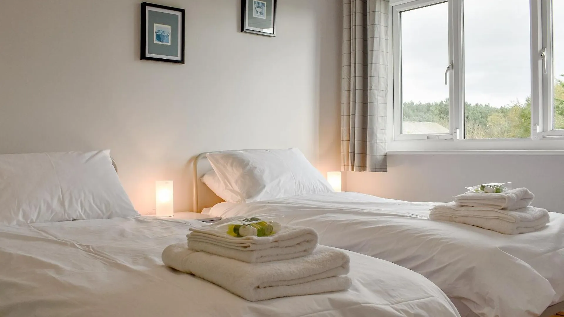 Flos Place Pickering Tatil Evi
